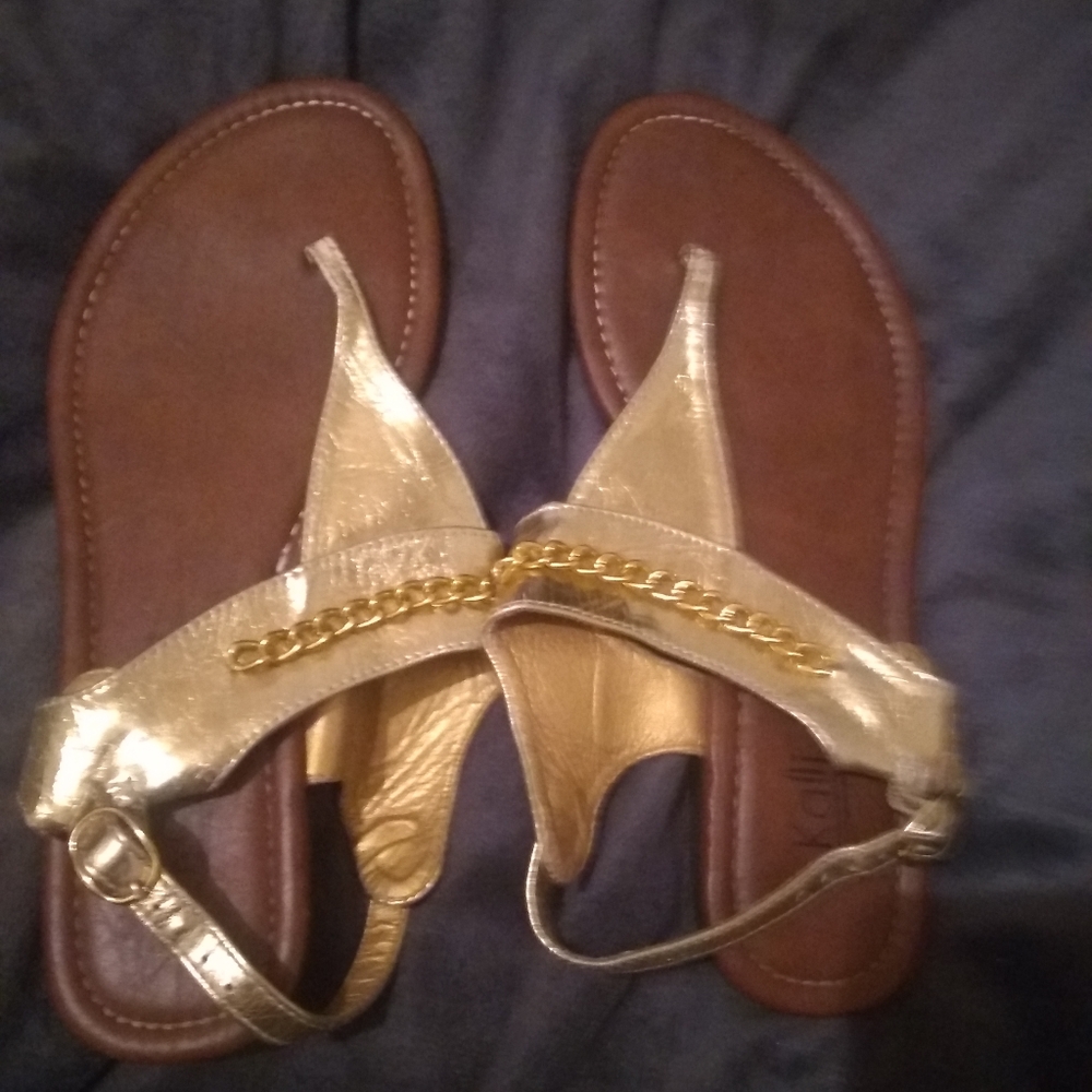 Gold metallic sandals with gold chain super cute